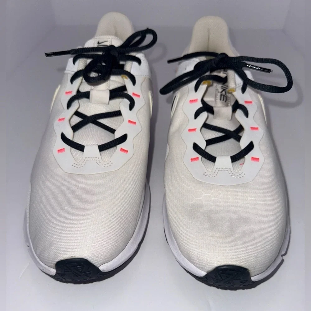 Nike Legend Essential 2 Women’s Training Sneakers White/Black Size 11.5 NWOT